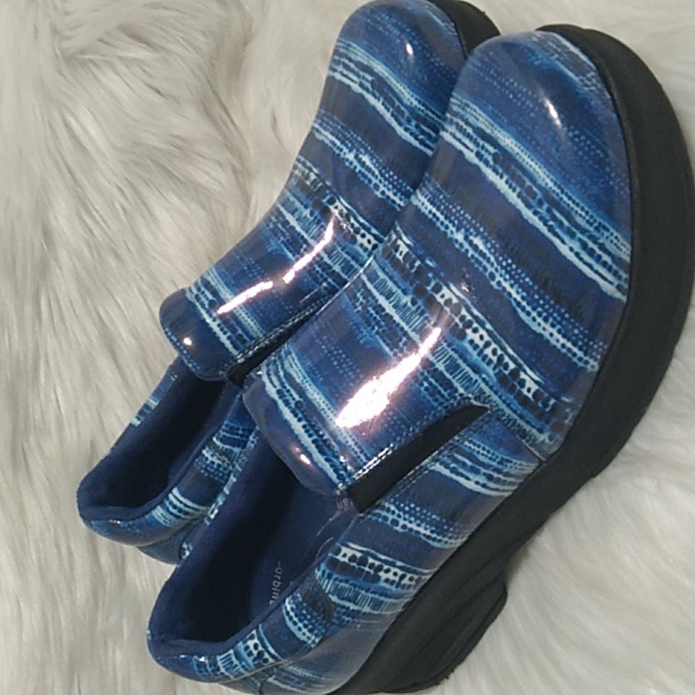 (J-99)  Easy Works By Easy Street Slip Resistant Work/Nurse Shoes Sz.10
